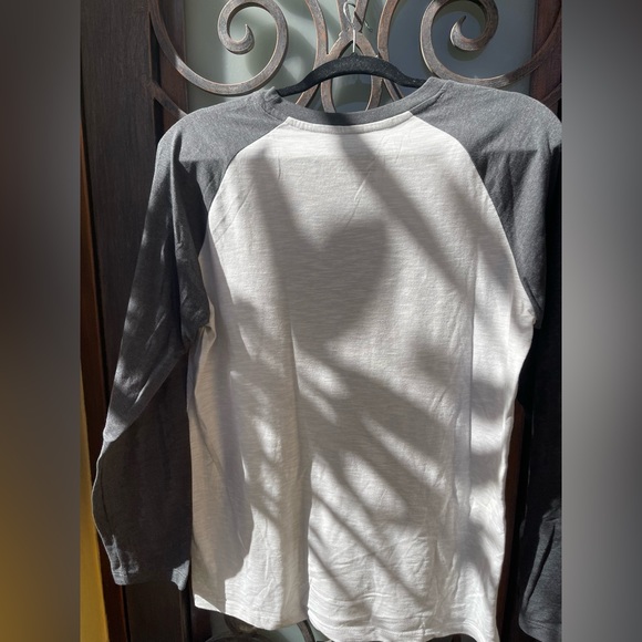 Almost new Nasa long-sleeve t-shirt. - Picture 3 of 3